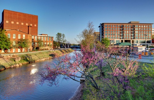 Greenville Downtown Hotel | Hampton Inn & Suites Greenville-Downtown-Riverplace
