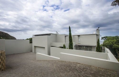 Glentana Hotel | 10 ELF Beach House
