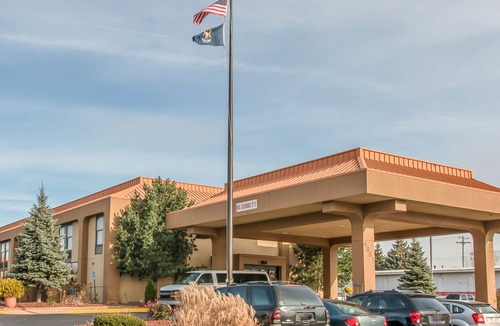 Grand Rapids Hotel | Clarion Inn & Suites Airport