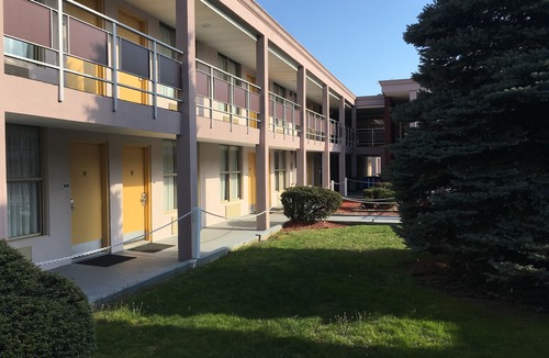 Rockville Centre Hotel | Ramada by Wyndham Rockville Centre