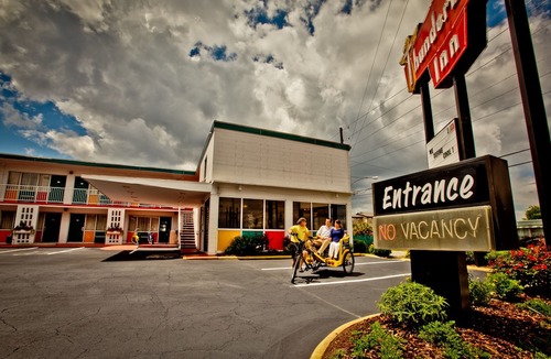 Yamacraw Village Hotel | The Thunderbird Inn