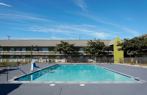 Point Richmond Hotel | SureStay Plus Hotel by Best Western Point Richmond