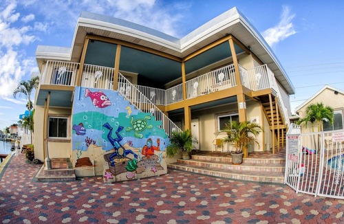 Belle Vista Hotel | Bay Palms Waterfront Resort - Hotel and Marina