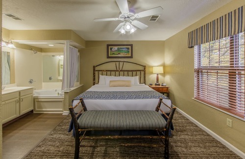 Clarkesville Hotel | Holiday Inn Club Vacations Apple Mountain Resort, an Ihg Hotel