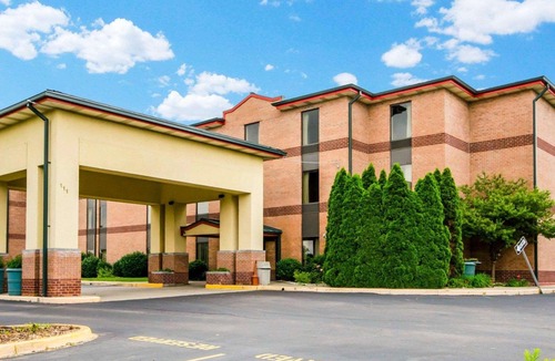 Sellersburg Hotel | Quality Inn & Suites-Sellersburg