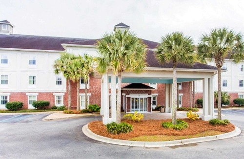 Charleston Hotel | Comfort Inn & Suites Patriots Point