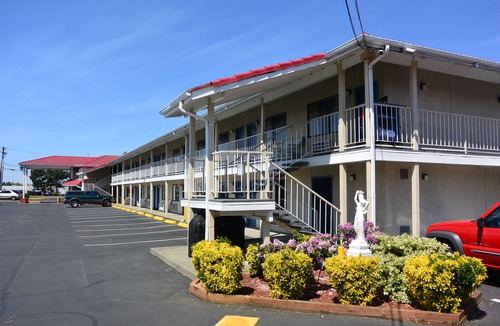Monta Vista Hotel | Days Inn by Wyndham Lakewood South Tacoma
