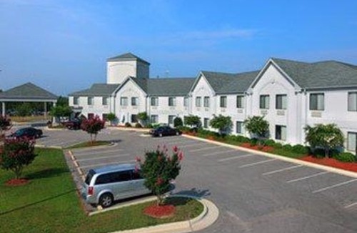 Louisburg Hotel | Days Inn by Wyndham Louisburg