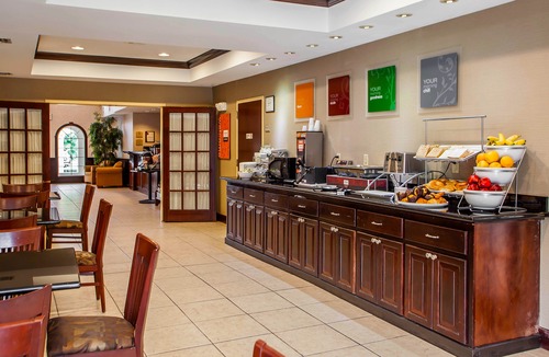 East Brunswick Hotel | Comfort Suites East Brunswick