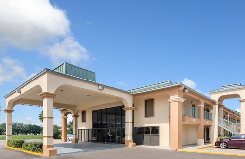 Memorial Hotel | Econo Lodge Inn & Suites West - Energy Corridor