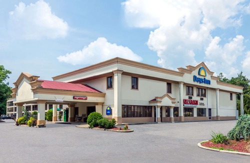 Galloway Hotel | Howard Johnson by Wyndham Galloway Atlantic City Area