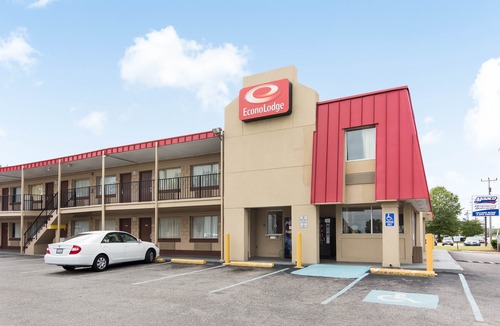 North Central Hotel | Econo Lodge Town Center