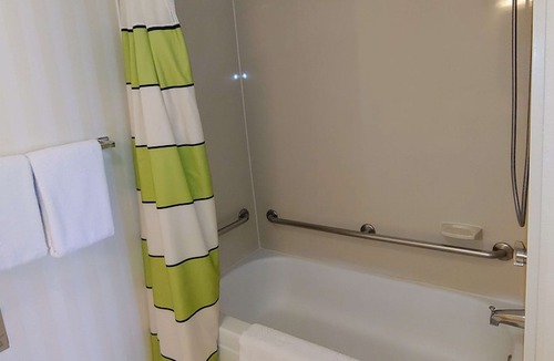 Paradise Valley Village Hotel | SureStay Plus Hotel by Best Western Scottsdale North
