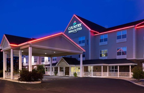 Marinette Hotel | Country Inn & Suites by Radisson, Marinette, WI