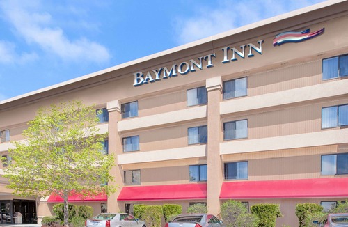 Flint Hotel | Baymont by Wyndham Flint