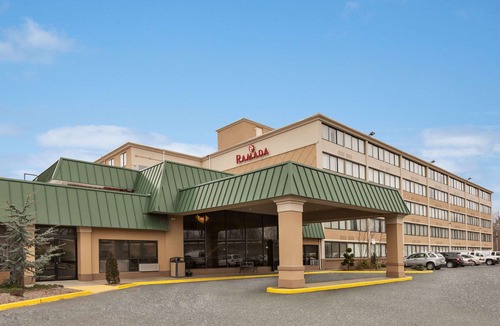 Rochelle Park Hotel | Ramada by Wyndham Rochelle Park Near Paramus