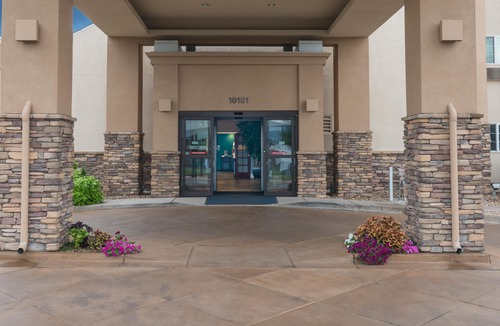 Wheat Ridge Hotel | Holiday Inn Express & Suites Wheat Ridge-Denver West, an Ihg Hotel