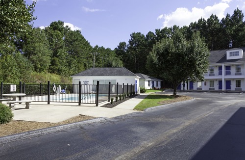 Greenwood Hotel | Baymont by Wyndham Greenwood