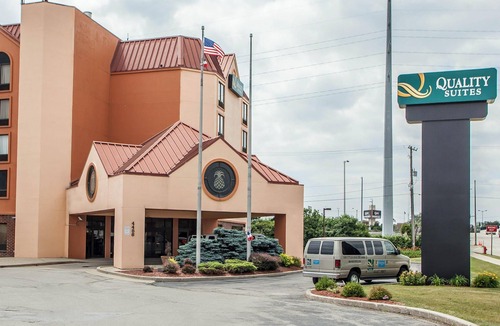 Milwaukee Hotel | Quality Suites Milwaukee Airport