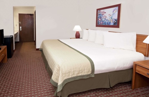 Stevensville Hotel | Baymont by Wyndham St. Joseph/Stevensville
