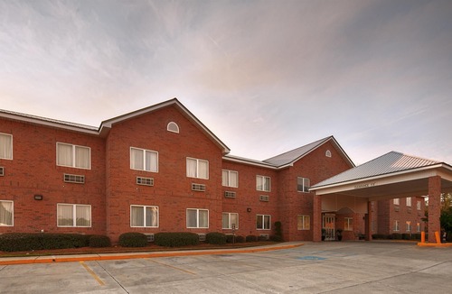 Wiggins Hotel | Americas Best Value Inn Wiggins