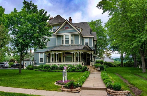 Stillwater Hotel | Aurora Staples Inn