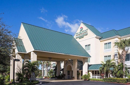 Vero Beach Hotel | Country Inn & Suites by Radisson, Vero Beach-I-95, FL