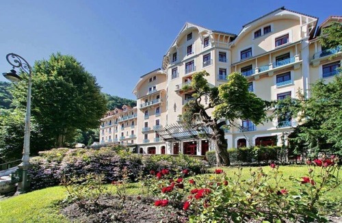 Allevard Hotel | Terres de France - Appart'Hotel le Splendid