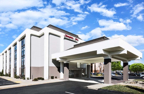 West Springfield Hotel | Hampton Inn West Springfield