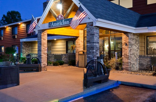 Menominee Hotel | AmericInn by Wyndham Menominee