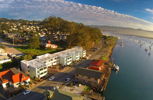 Morro Bay Hotel | 456 Embarcadero Inn & Suites