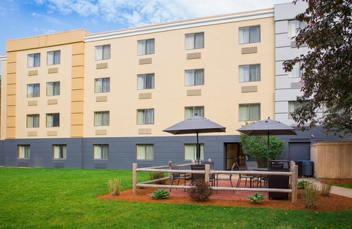 Middleborough Hotel | Fairfield by Marriott Inn & Suites Raynham Middleborough/Plymouth