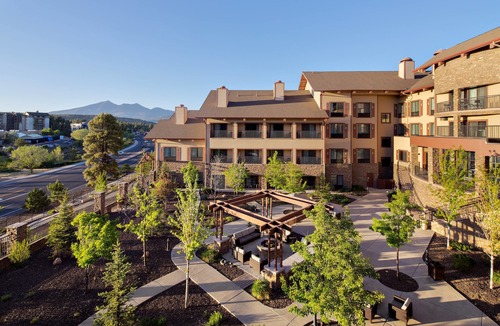 Woodlands Village Hotel | Courtyard Flagstaff