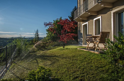 Castiglione Falletto Hotel | Villa Vitae