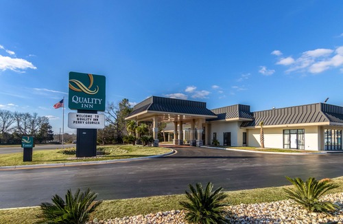 Perry Hotel | Quality Inn National Fairgrounds Area