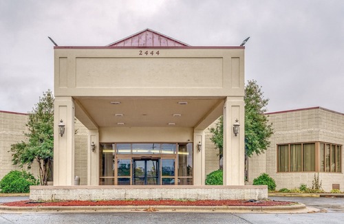 Burlington Hotel | OYO Hotel Burlington South