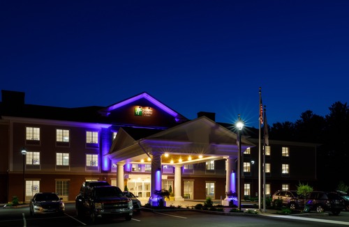 Sturbridge Hotel | Holiday Inn Express & Suites Sturbridge, an Ihg Hotel
