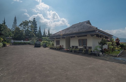 Lembang Hotel | RedDoorz @ Maribaya Street 2