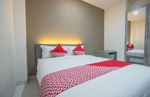 Tanjung Duren Utara Hotel | OYO 1487 Residence Khoe
