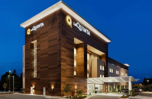 Burlington Hotel | La Quinta Inn & Suites by Wyndham Burlington