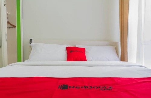 Bandung Hotel | RedDoorz Near Pasar Baru Bandung