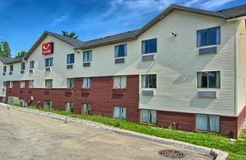 Whitehall Hotel | Rodeway Inn