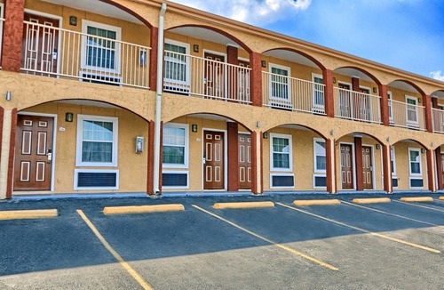 Parker Lane Hotel | Travelodge by Wyndham Austin South