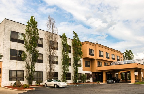 Waterford Hotel | Quality Inn & Suites