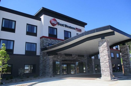 La Crescent Hotel | Best Western Plus at La Crescent Event Center