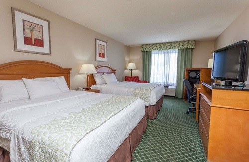 Warren Hotel | Days Inn & Suites by Wyndham Warren