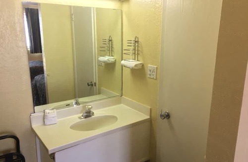 Greenville Hotel | Express Inn & Suites