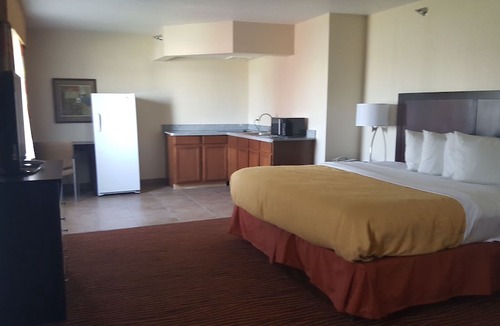 Muscatine Hotel | AmericInn by Wyndham Muscatine