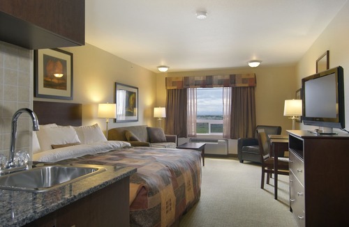 High River Hotel | Ramada by Wyndham High River