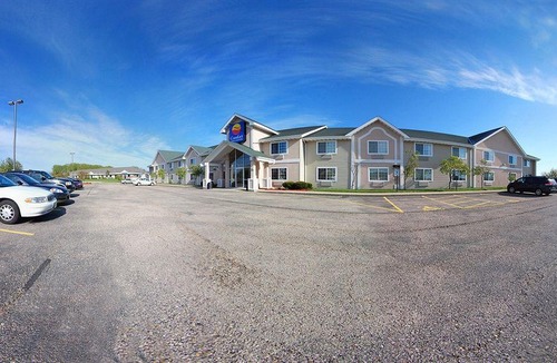 Jackson Hotel | Comfort Inn & Suites Jackson - West Bend
